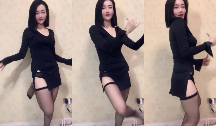 快手颜值少妇【媛猫儿】极品御姐榨精小鲜肉，好身材大长腿，足交圣体，逼肥奶圆