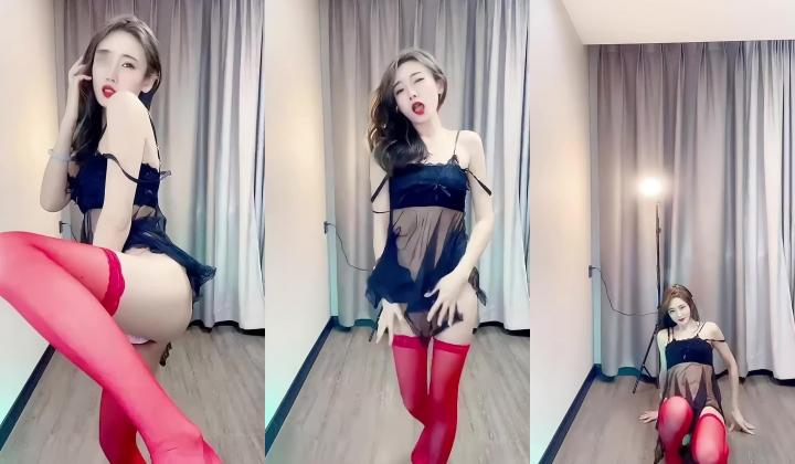 快手116万粉丝 极品美女【初晴】定制骚舞大尺度 情趣露内露B
