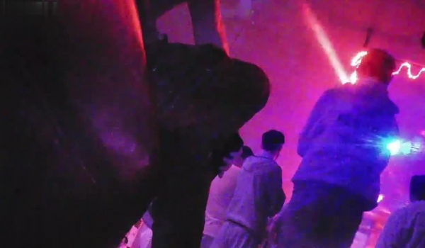 昆明舞厅内的淫乱 抓奶抠逼爱情就从舞厅开始 站炮偷情摸奶炮 性乱爆炸篇