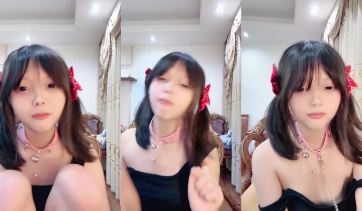 颜值嫩妹【小米粒】奶圆逼粉，只有几个毛就出来卖，大尺度掰逼展示，听话极力讨好大哥