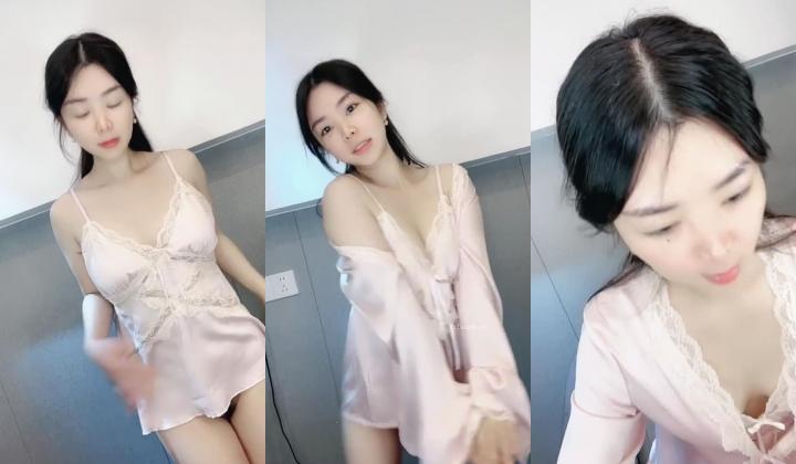 舞蹈老师下海，美若天仙，【温婉】，皮肤白皙，人如其名，没想到脱光了这么骚，水好多！