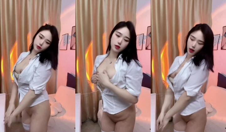 快手高冷美女 ️-芝士姐姐- ️：OL制服、包臀裙子，实在是太美，自慰、啪啪、摇胸舞，扭胯 太诱