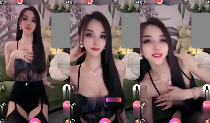 新年贺岁1甜心热门女神-鱼鱼子 台上台下极度反差一对一