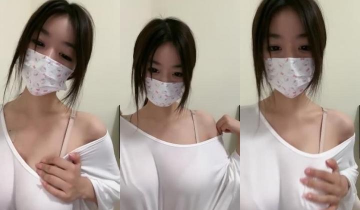 抖音颜值嫩妹【lbb】颜值不在刘亦菲之下，奶大逼粉，大尺度掰穴展示，道具自慰，想娶，沉船了