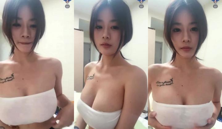 抖音颜值嫩妹【lbb】颜值不在刘亦菲之下，奶大逼粉，大尺度掰穴展示，道具自慰，想娶，沉船了