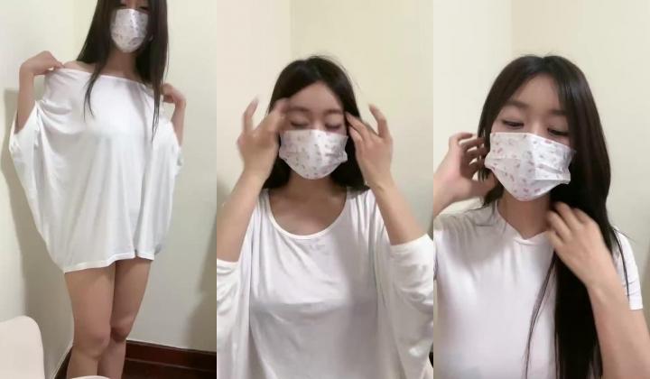 抖音颜值嫩妹【lbb】颜值不在刘亦菲之下，奶大逼粉，大尺度掰穴展示，道具自慰，想娶，沉船了