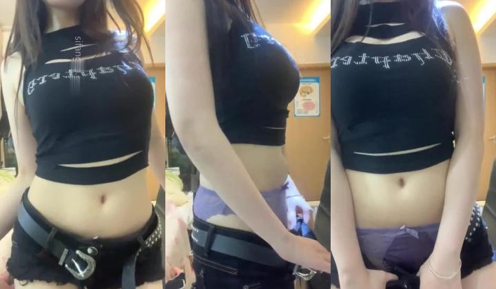 最新快手泄密！高颜值长腿美女【小小张】最新裸舞定制，粉嫩骚穴怼镜头自慰