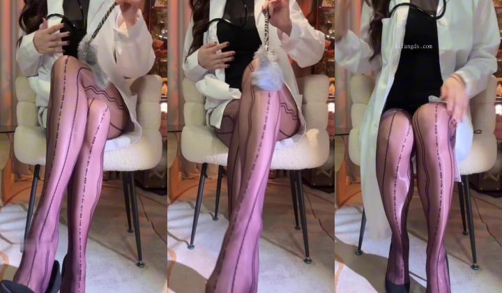快手极品丝袜熟女《依依姐儿》无内高跟隔丝袜自慰