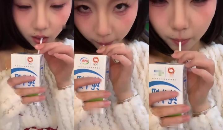 最新快手泄密！高颜值长腿美女【小小张】最新裸舞定制，粉嫩骚穴怼镜头自慰
