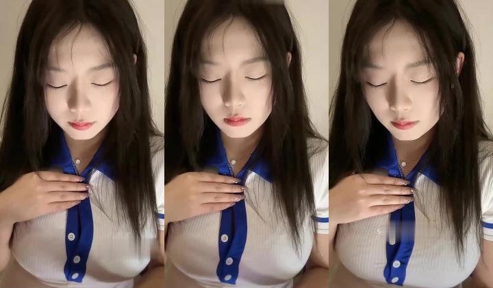 最新抖音泄密，48万粉木瓜巨乳女神【冷艳小姨】隐私福利，全裸一指禅自慰疯狂擦边