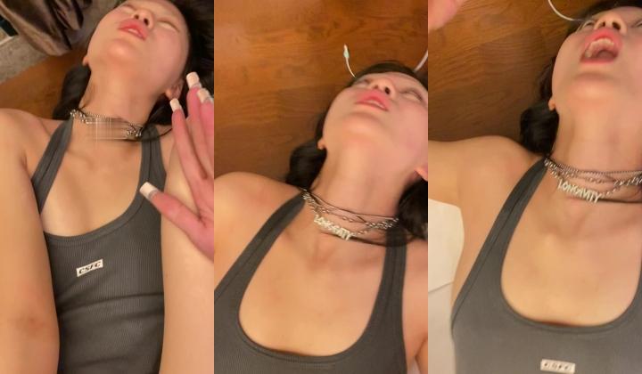 【S级泄密】抖音小红书高颜值美妆网红「小小舒」被男主流出于网上，抖音大号卖了小号断更，小红书还在