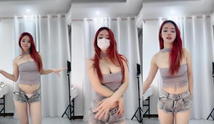 绿播舞蹈系尤物【无虞】顶级完美身材 狂跳抖音热门歌曲 奶子时不时的蹦出来相当的哇塞