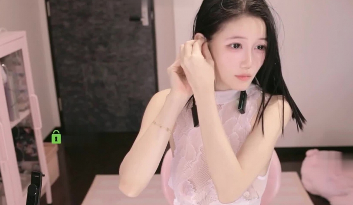 ️颜值嫩妹【nide_xiaogou】阿黑颜妹子、极品高颜大奶嫩妹 诱惑裸舞、乳夹深喉
