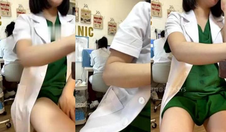️公共场所露出博主 气质骚浪医生【clinicsexy】值班室 公共场所 跳蛋发骚扣穴露奶