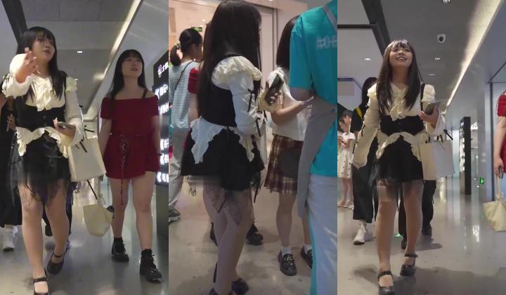 『BCbananacat』街拍系列 极品紫色少妇肥臀差点坐到镜头上