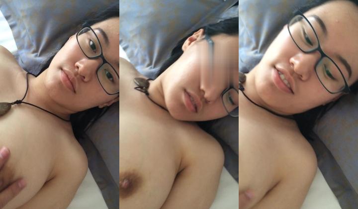 大奶妹借贷逾期未还,被迫出卖自己大奶子,任凭人玩弄她奶子都不抵抗,一边揉还一边羞辱妹子长得丑