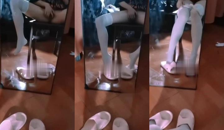 身材好又年轻又很骚气，推特网红博主【yingBetter】洗澡道具紫薇打炮玩菊花，太母狗了