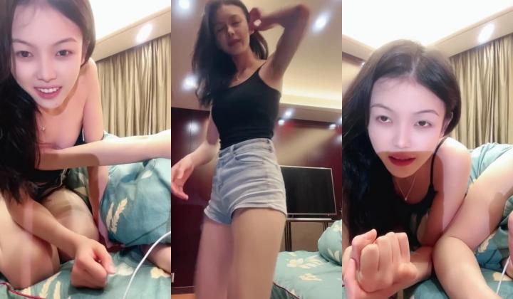 【02年表姐】高颜校花 黑丝大长腿 模特身材 美乳翘臀 道具自慰 无套啪啪 吃鸡骑乘 揉奶