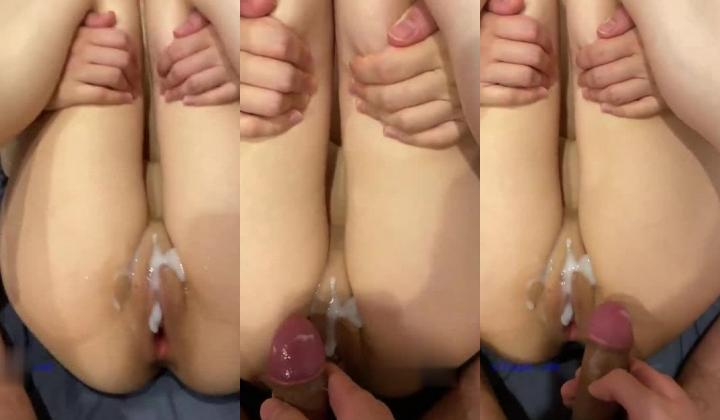 男友泄密流出，清纯白袜女大玩3p，精致校花级小妹妹 清纯颜值没想到私下玩的这么开放