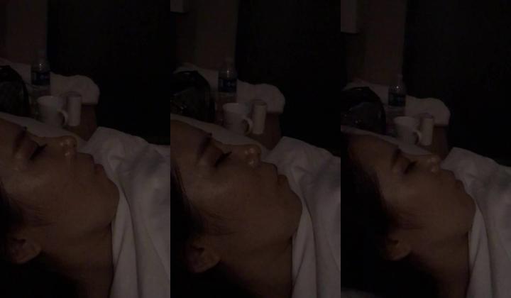 少妇被情人灌醉后出卖,四指头塞逼.脚拇指塞菊,和朋友一起玩!