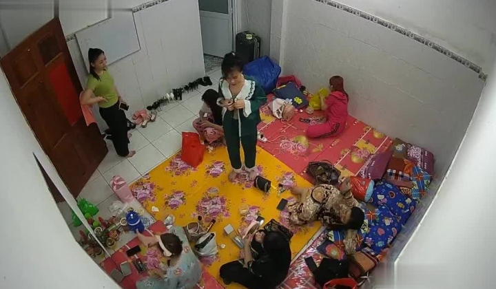 黑客破解摄像头监控偷拍 ️缅北夜总会小姐宿舍私密生活一个房间居然住那么多人