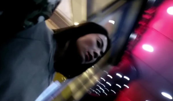 强奸魔下药迷翻公司里的刚刚结婚 ️极品女同事各种姿势操翻她的大黑B