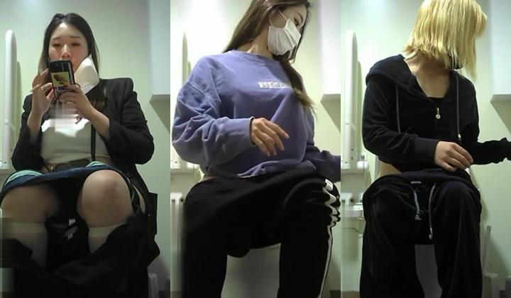 写字楼女厕正面偷拍白领美女年轻美眉一边看视频一边自慰