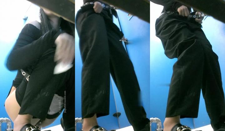牛逼坑神专搞气质小姐姐某美女如云场所女公厕全景偸拍数位靓妹方便逼脸同框有极品B