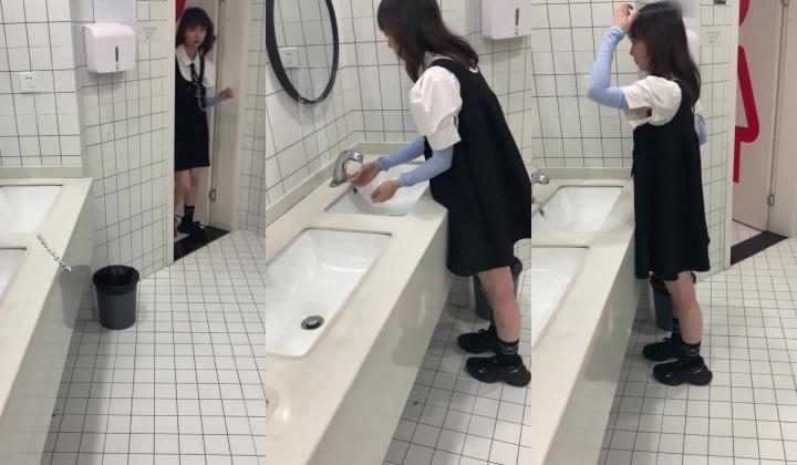 牛逼坑神专搞气质小姐姐某美女如云场所女公厕全景偸拍数位靓妹方便逼脸同框有极品B