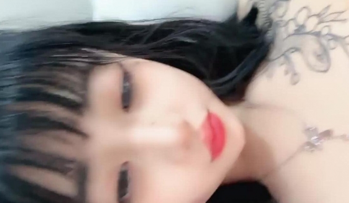 超嫩顶级学妹【小祺饿了】下海福利，身材娇小无敌美鲍，自慰狂插~超级享受
