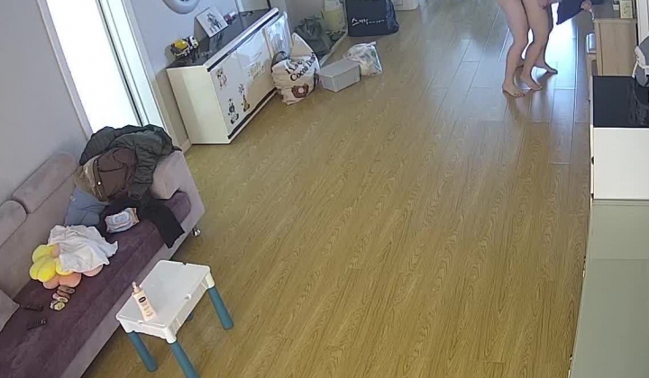 新流出黑客破解【家庭摄像头】新婚小夫妻 上来就是扒内裤一顿操