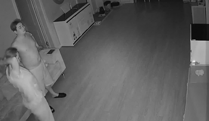新流出黑客破解【家庭摄像头】新婚小夫妻 上来就是扒内裤一顿操