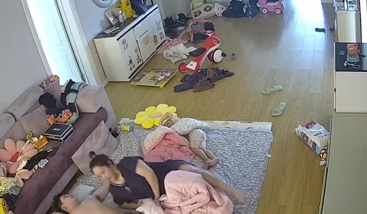 新流出黑客破解【家庭摄像头】新婚小夫妻 上来就是扒内裤一顿操