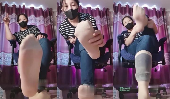 良家肥臀成熟女人【桃子冰妈妈】自演剧情骚话调教，紫薇喷水足交性爱，顶级败火母狗