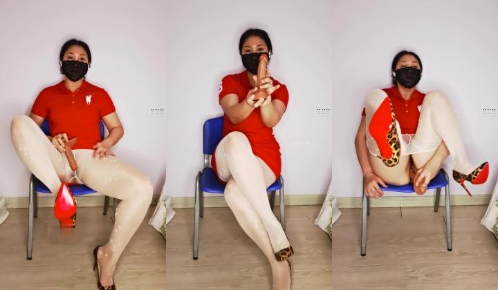 良家肥臀成熟女人【桃子冰妈妈】自演剧情骚话调教，紫薇喷水足交性爱，顶级败火母狗