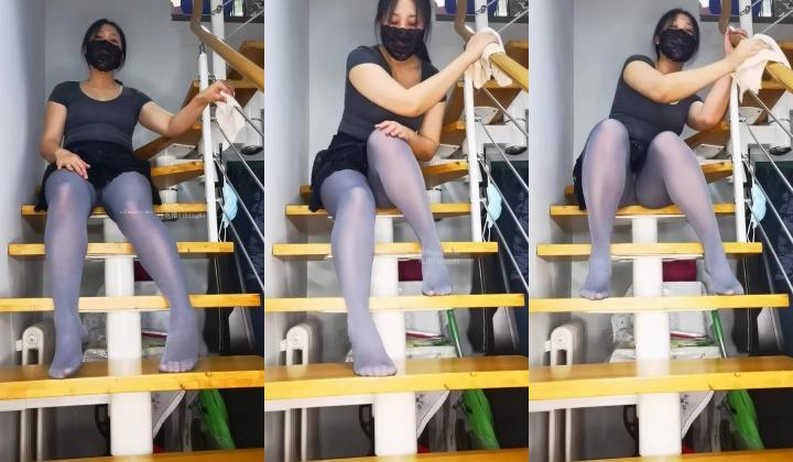 良家肥臀成熟女人【桃子冰妈妈】自演剧情骚话调教，紫薇喷水足交性爱，顶级败火母狗