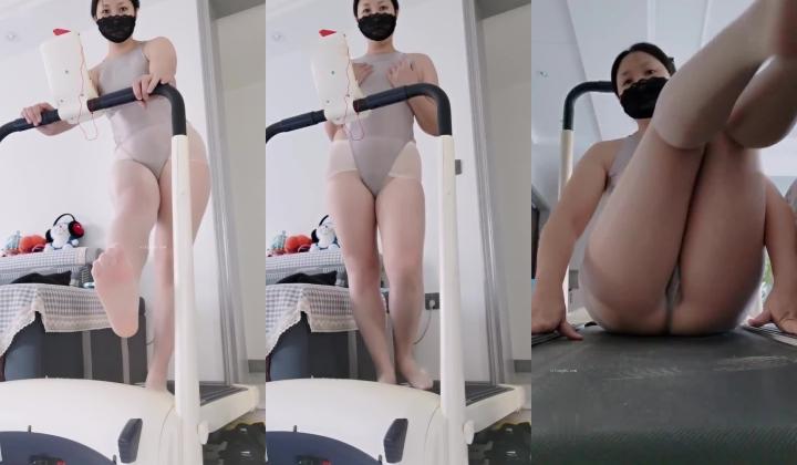 良家肥臀成熟女人【桃子冰妈妈】自演剧情骚话调教，紫薇喷水足交性爱，顶级败火母狗