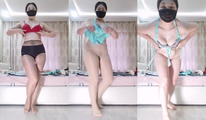 良家肥臀成熟女人【桃子冰妈妈】自演剧情骚话调教，紫薇喷水足交性爱，顶级败火母狗