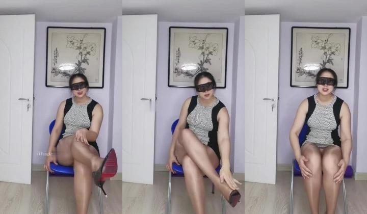 良家肥臀成熟女人【桃子冰妈妈】自演剧情骚话调教，紫薇喷水足交性爱，顶级败火母狗