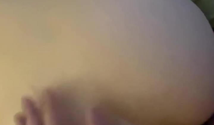 推特极品00后巨乳小母狗kimheezk被调教的非常好 想不想牵一下母狗的肥臀大奶呢？真羡慕她主