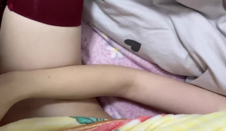 20岁学生妹，露脸反差，极品粉穴太难得了，和男友啪啪做爱全程，佳作必看！