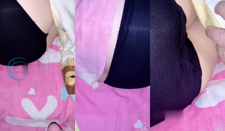 不良学生大神【恋母少年】想妈打飞机射妈内裤上偸窥妈自慰一步步到进入妈妈身体