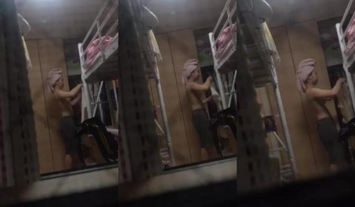 坑闺蜜系列学生宿舍商场更衣室偷拍室友换衣服私密生活