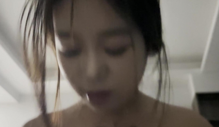 胸上纹蝴蝶的M属性母狗果然骚 不雅视频流出