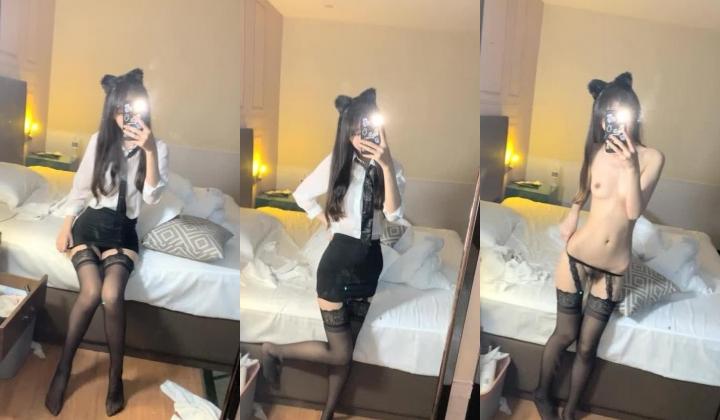 近期全网下海最极品青春漂亮的女神，偶像明星般的9分顶级颜值，大大的眼睛炯炯有神 还有极品长腿高挑