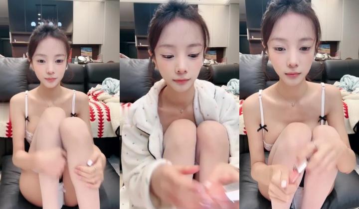 超人气自慰女王【彩色的小熊宝宝】最强尺度大屌狂插自慰~大黑牛齐上 爽的欲仙欲死 撸管神片