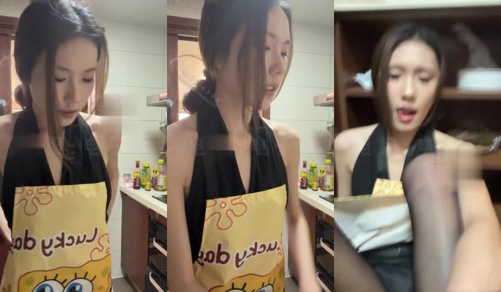 推特高颜值阿黑颜「胆胆」妈妈下班给儿子和来家里的同学做饭，做饭途中儿子当着同学的面在厨房偷偷要妈