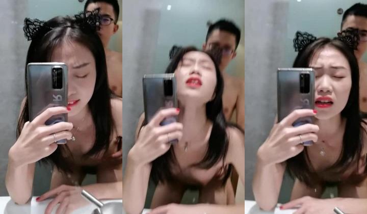 杭州清纯气质反差婊【李子玥】与眼镜男友性爱曝光 各种对镜啪啪
