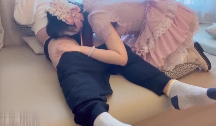 被lolita小萝莉口舌服务 首次体验被包裹的感觉