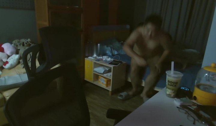 大一萝莉学妹,特别嫩感觉，她男朋友都没怎么开发过，不反抗